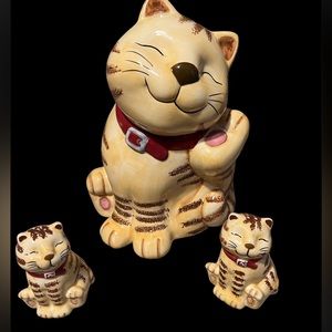 GKAO Smiling Cat Cookie Jar and Salt and Pepper Set